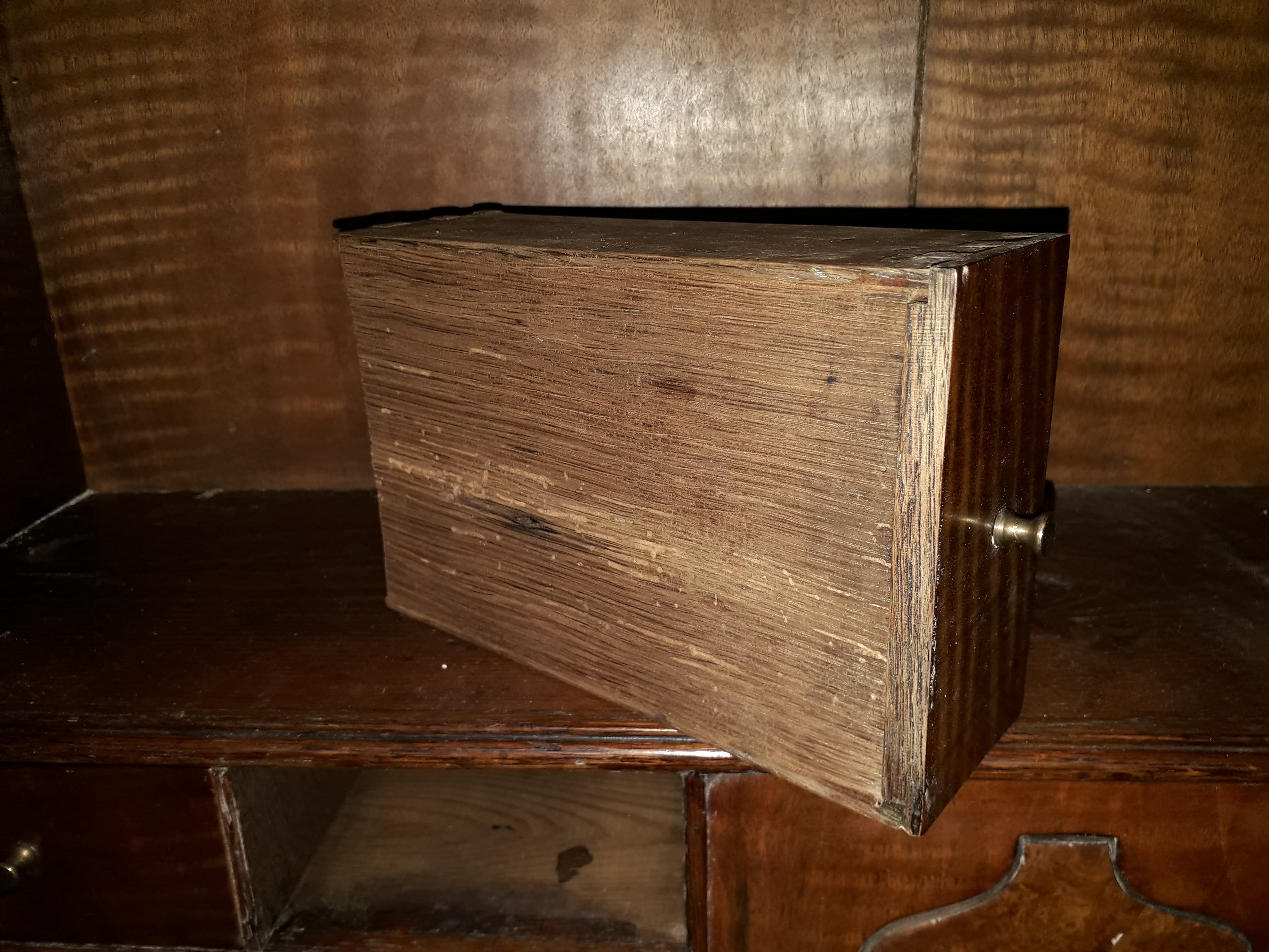 A Queen Anne style walnut cabinet bureau circa 1900, width 81cm, depth 48cm & height 211cm. - Bild 7 aus 20