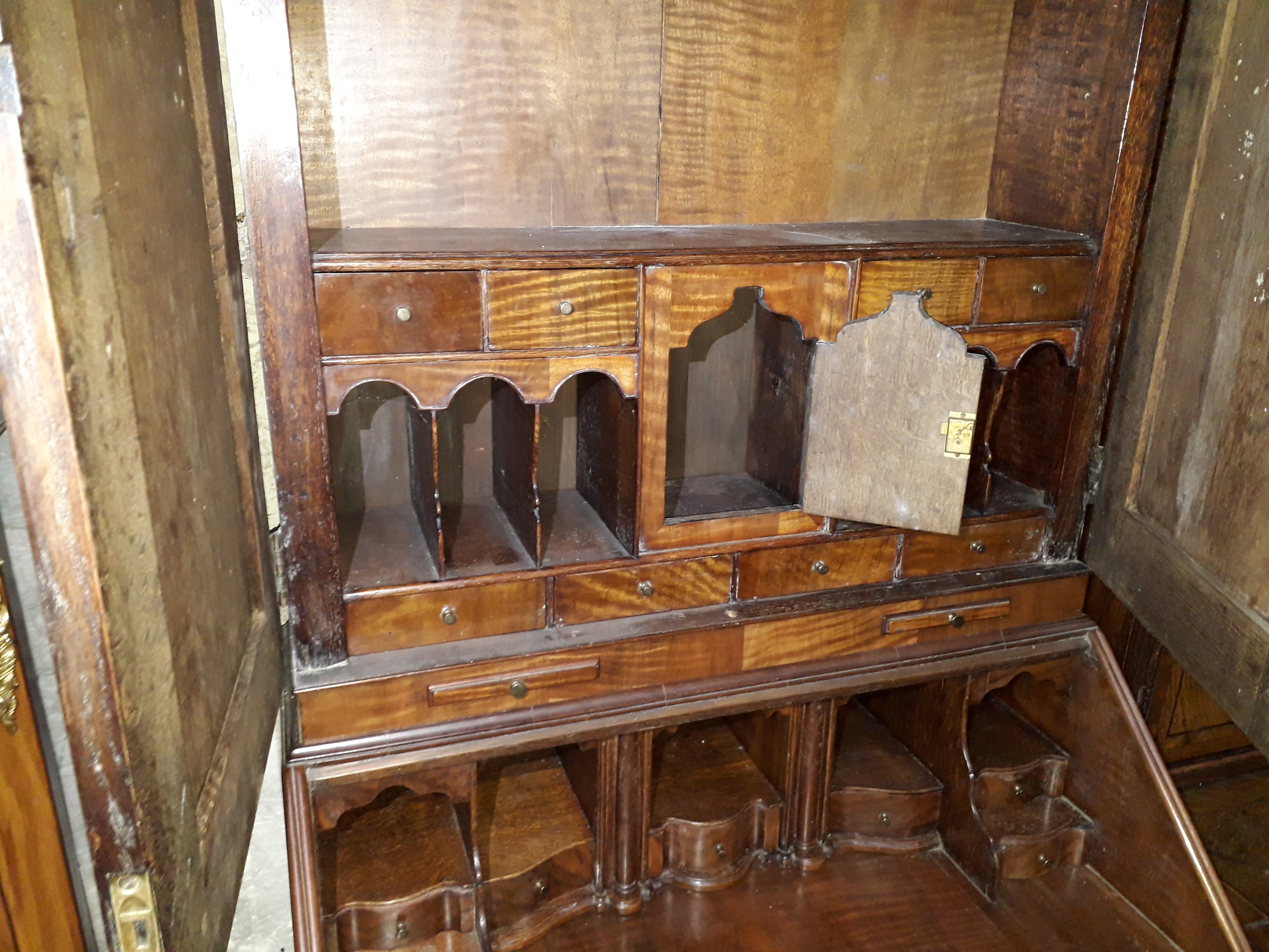 A Queen Anne style walnut cabinet bureau circa 1900, width 81cm, depth 48cm & height 211cm. - Bild 8 aus 20