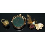 A mixed lot comprising a hallmarked 9ct gold mounted bloodstone and carnelian swivel fob, an