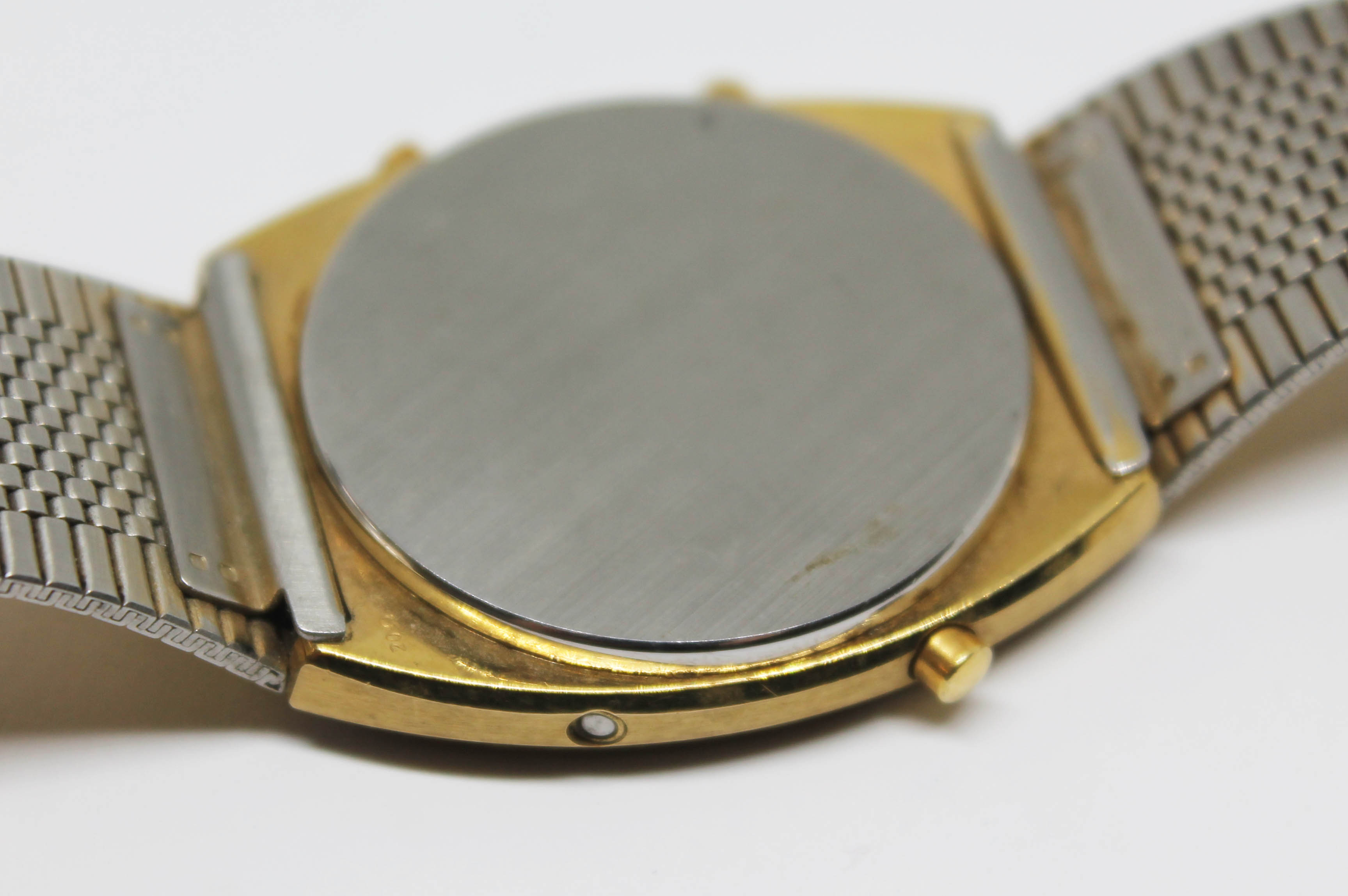 A 1979 gold plated Omega Speedmaster Quartz reference 188.0005, with digital display, 33mm case, - Bild 4 aus 8