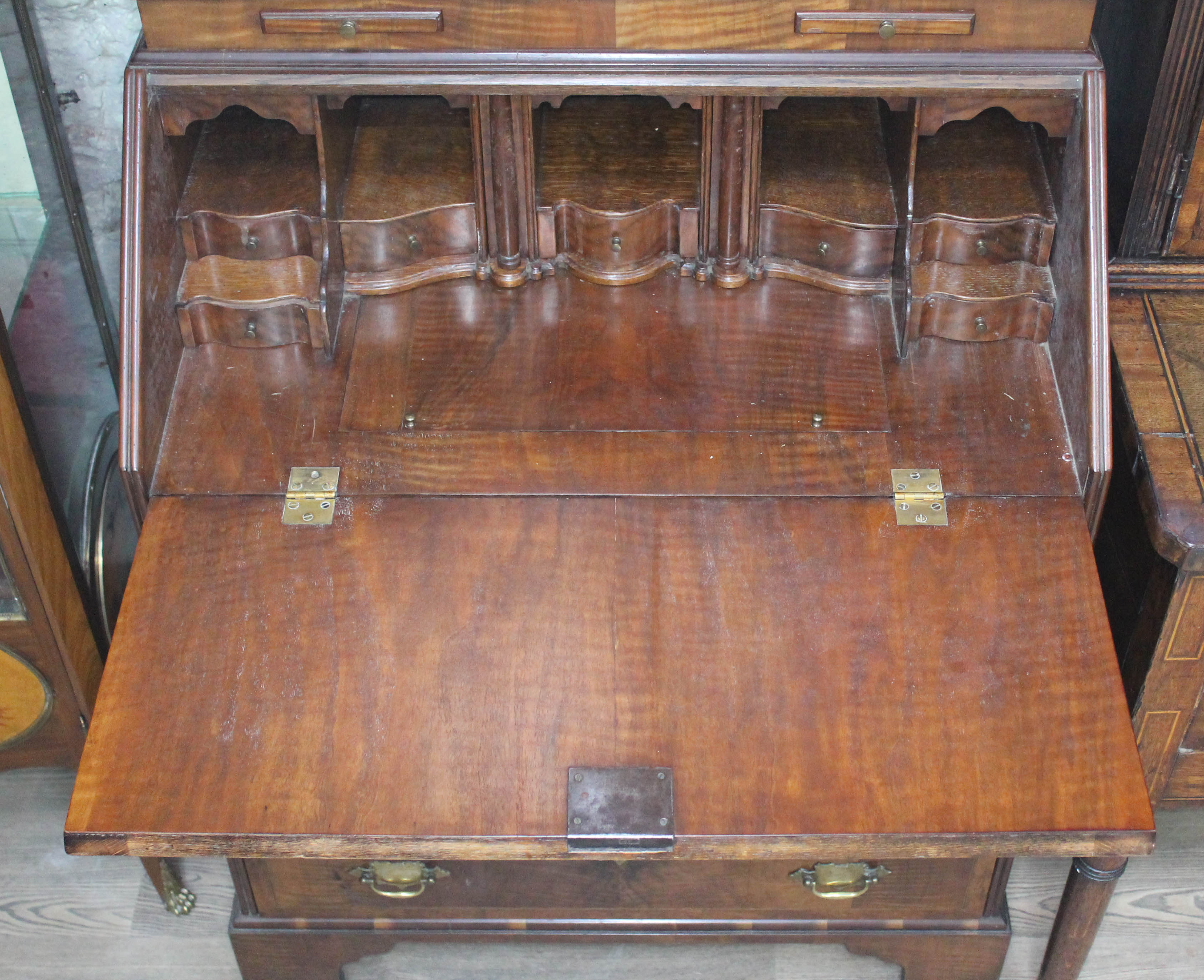 A Queen Anne style walnut cabinet bureau circa 1900, width 81cm, depth 48cm & height 211cm. - Bild 2 aus 20