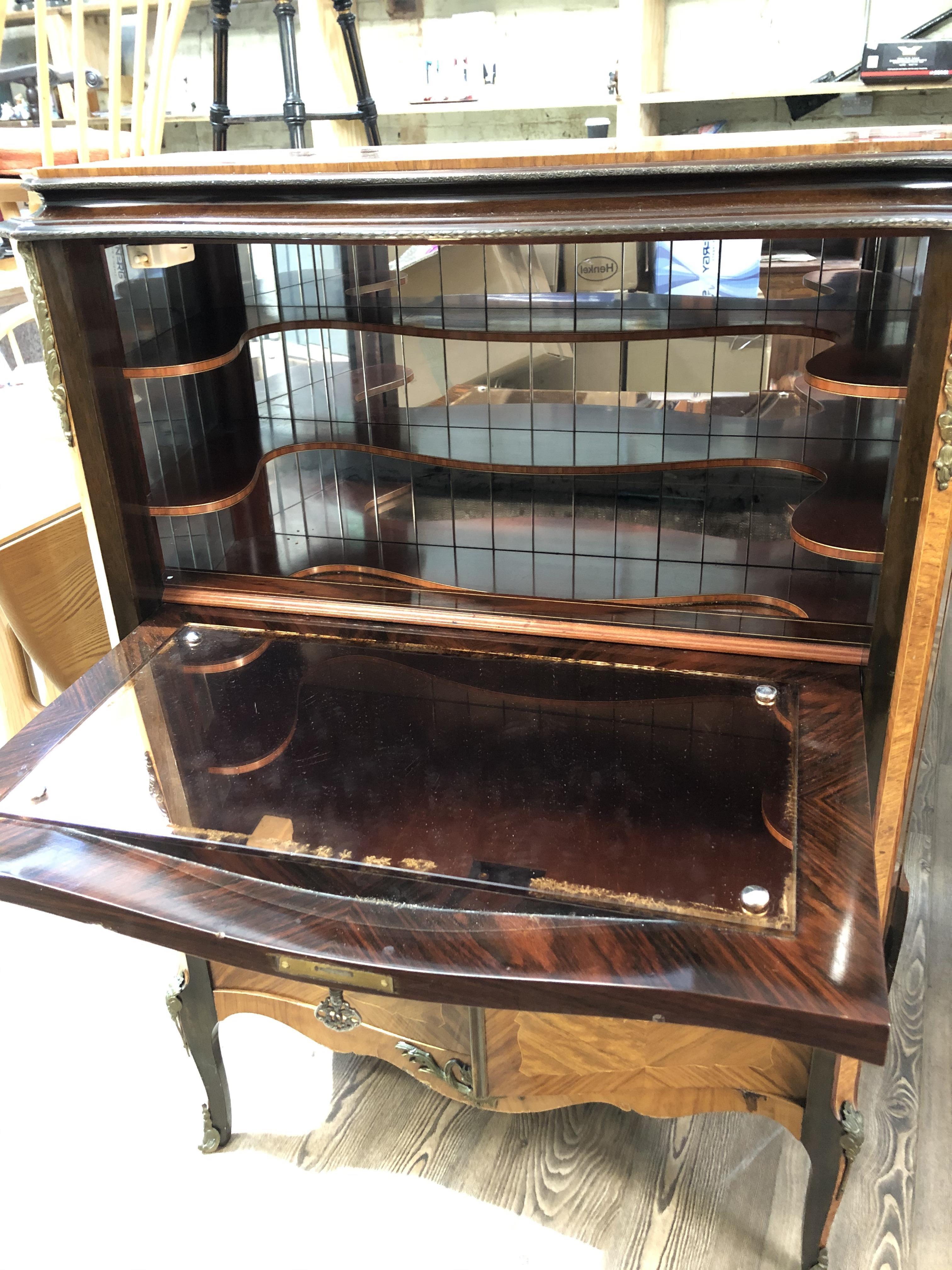 A French serpentine kingwood marquetry inlaid drinks cabinet with gilt metal mounts and floral - Image 6 of 14