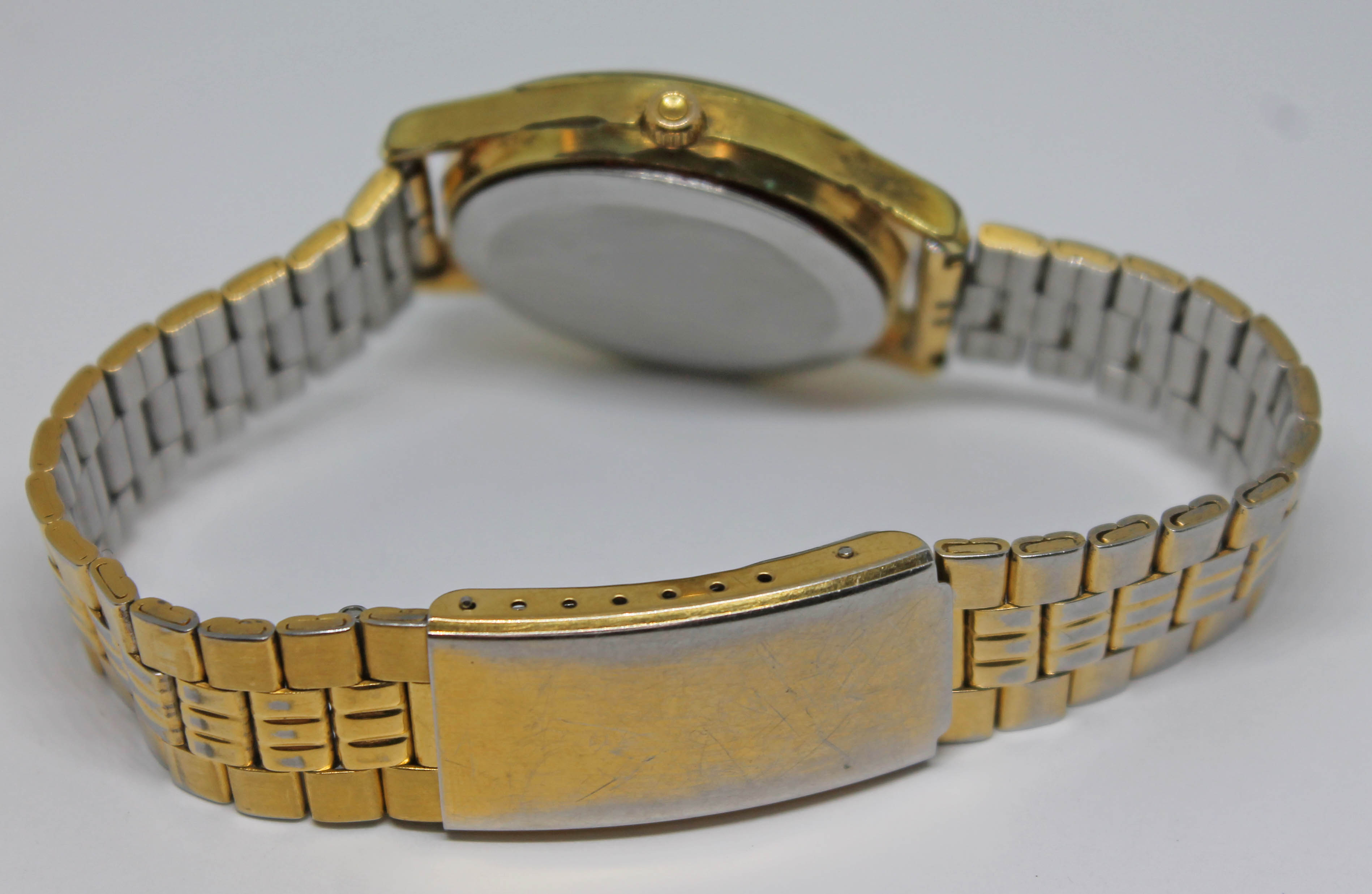 A 1977 gold plated Omega quartz 1960071 wristwatch, with signed champagne dial, hour batons in - Bild 5 aus 6