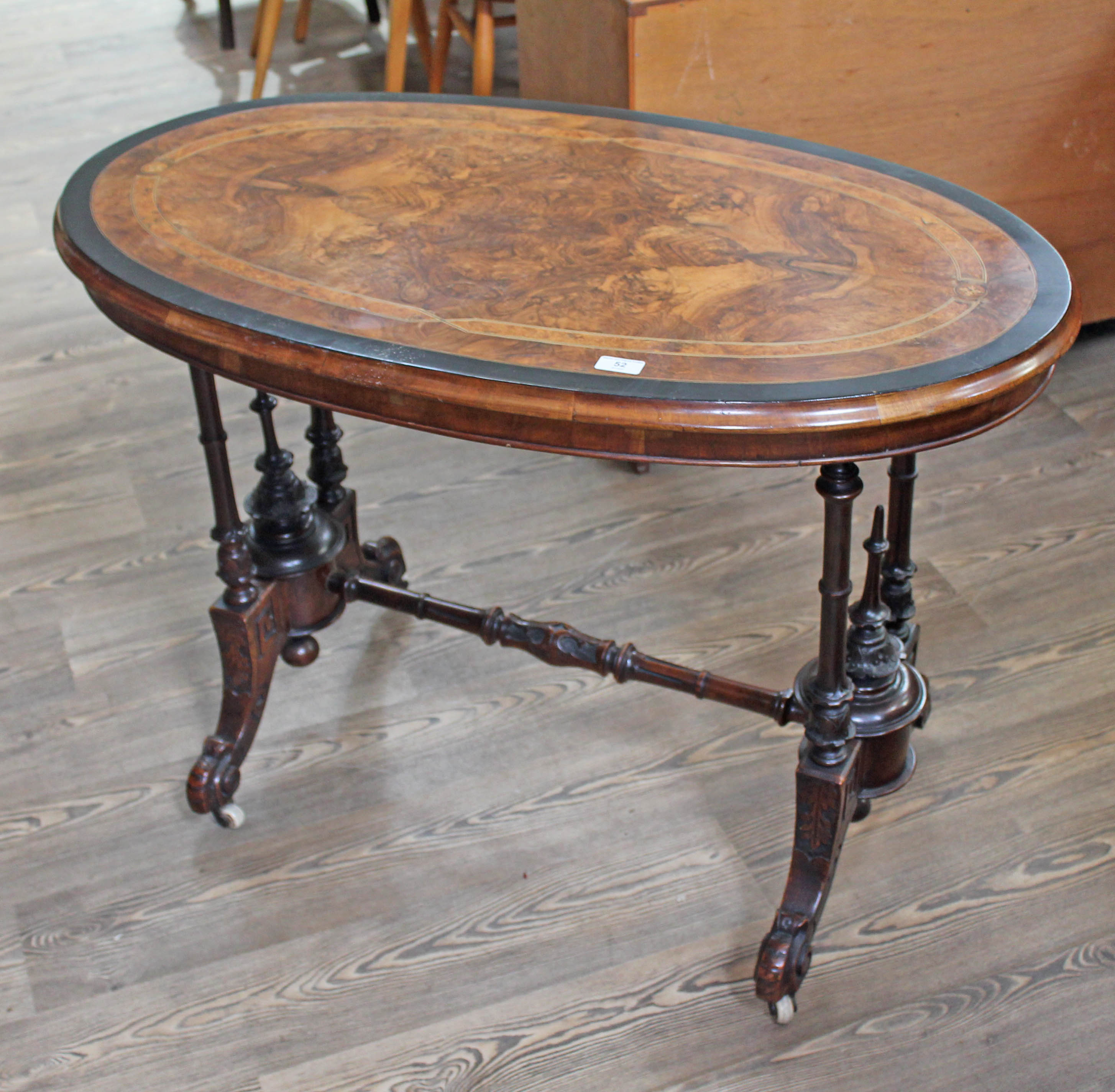 A Victorian walnut cross banded and inlaid oval occasional table with quarter veneered figured top - Bild 3 aus 3