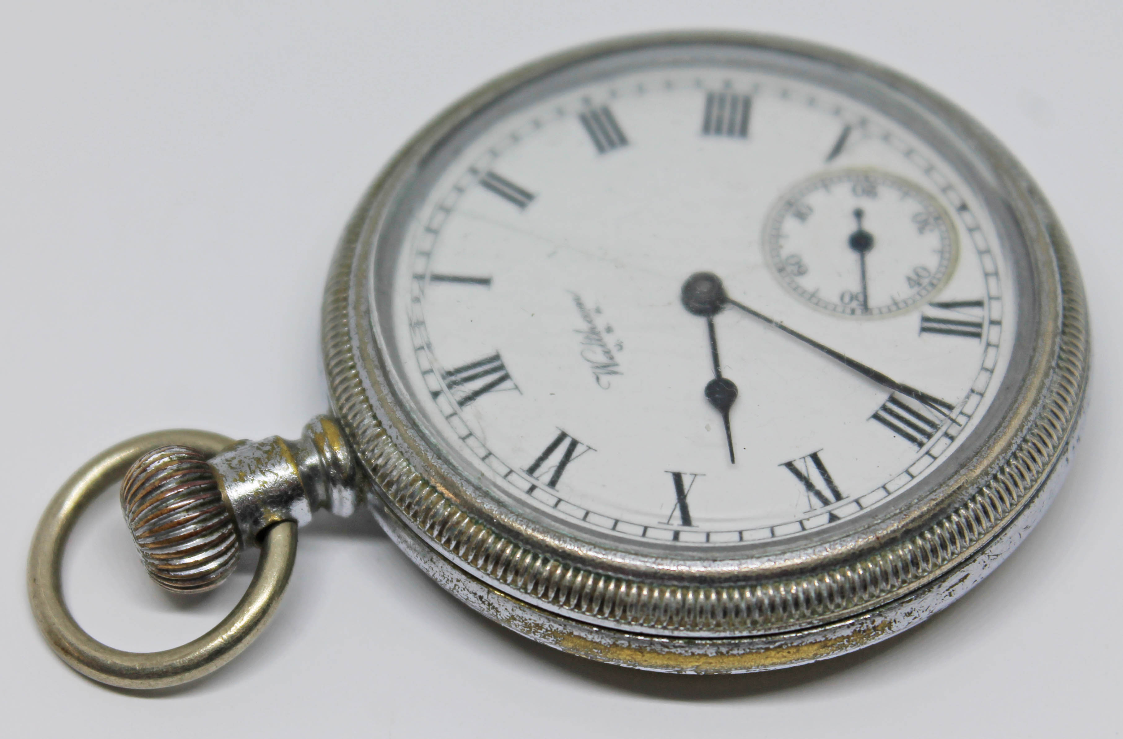 A Waltham military general service time piece pocket watch having Roman numerals on a white dial, - Bild 4 aus 5