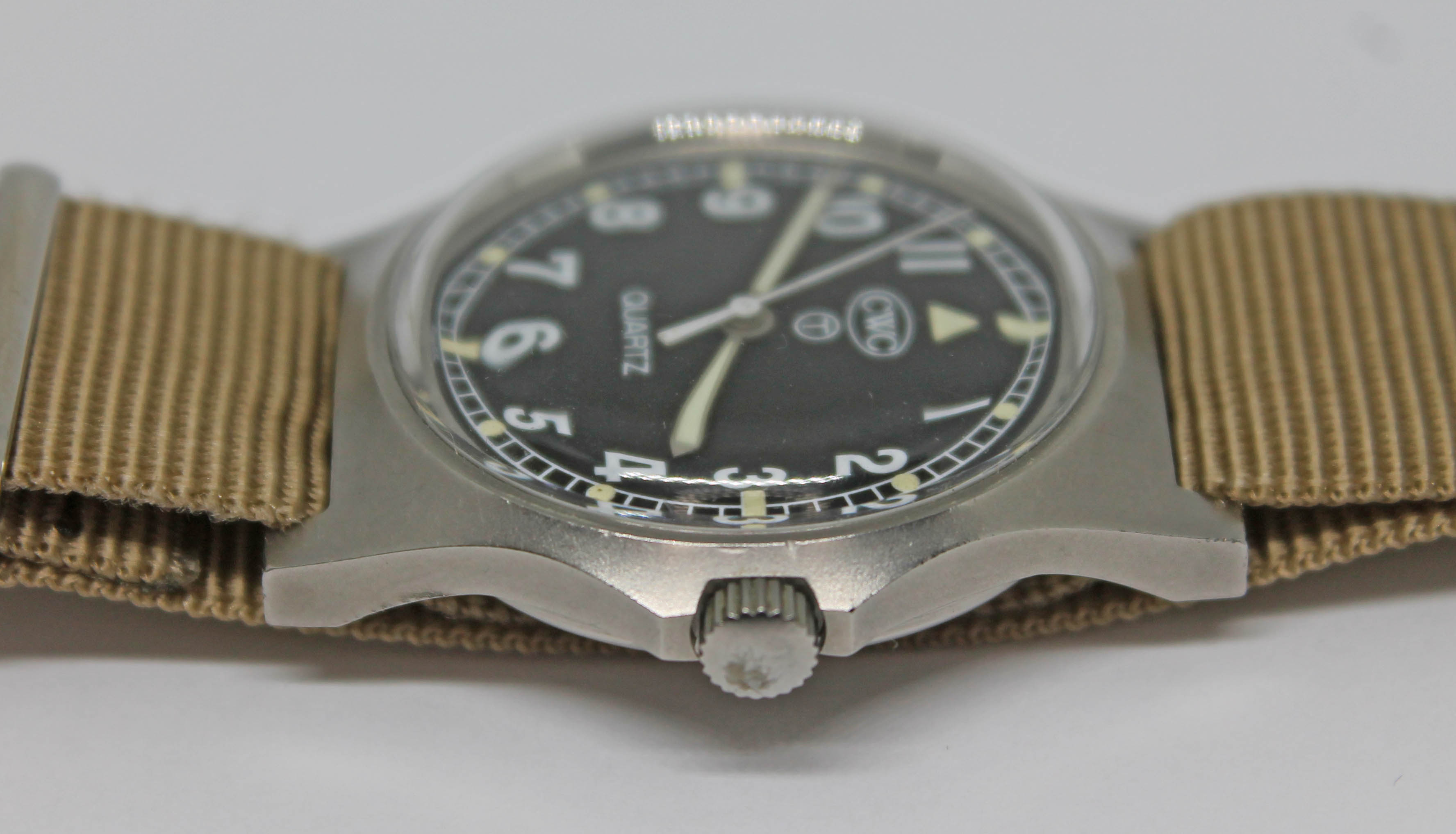 A 1980 CWC British military issue stainless steel quartz wristwatch, the signed black dial having - Bild 9 aus 9