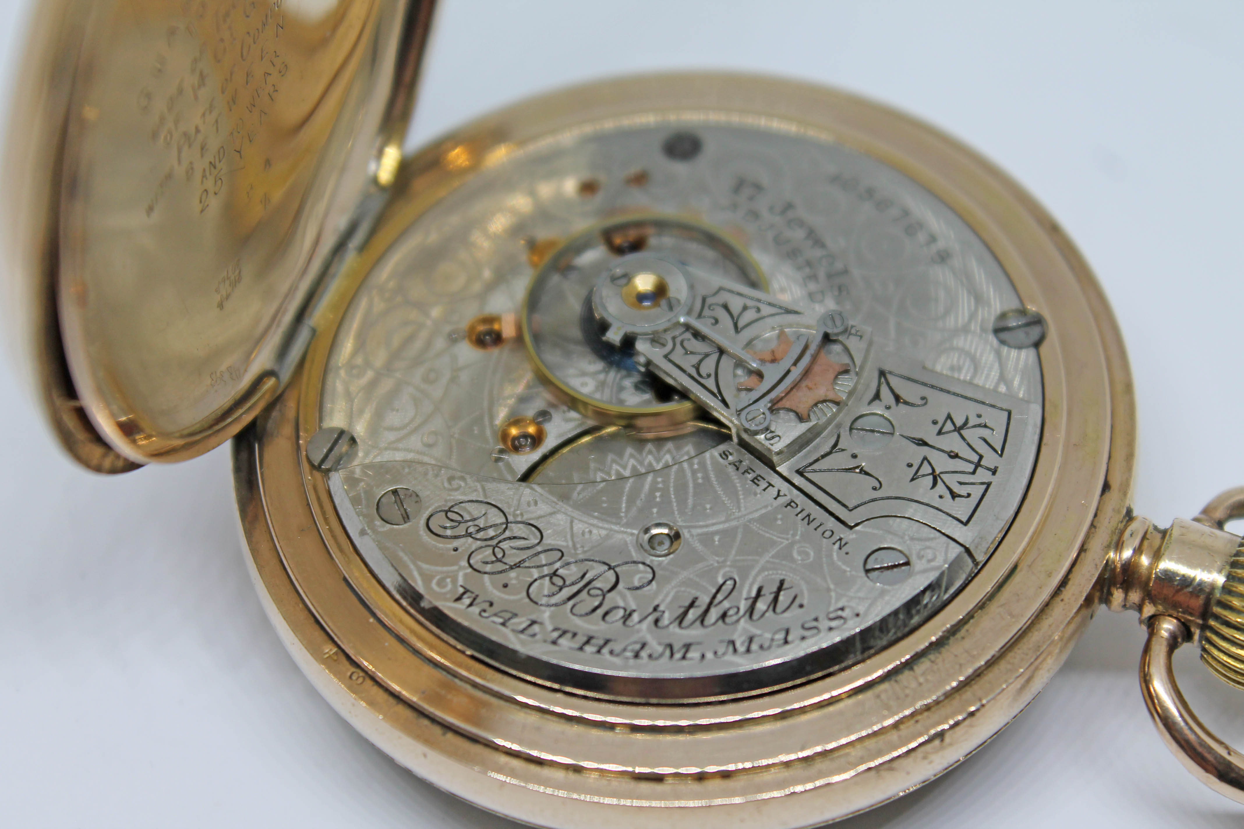 A 1901 14 ct gold plated Waltham pocket watch with signed white enamel dial, Roman numerals, spade - Bild 2 aus 4