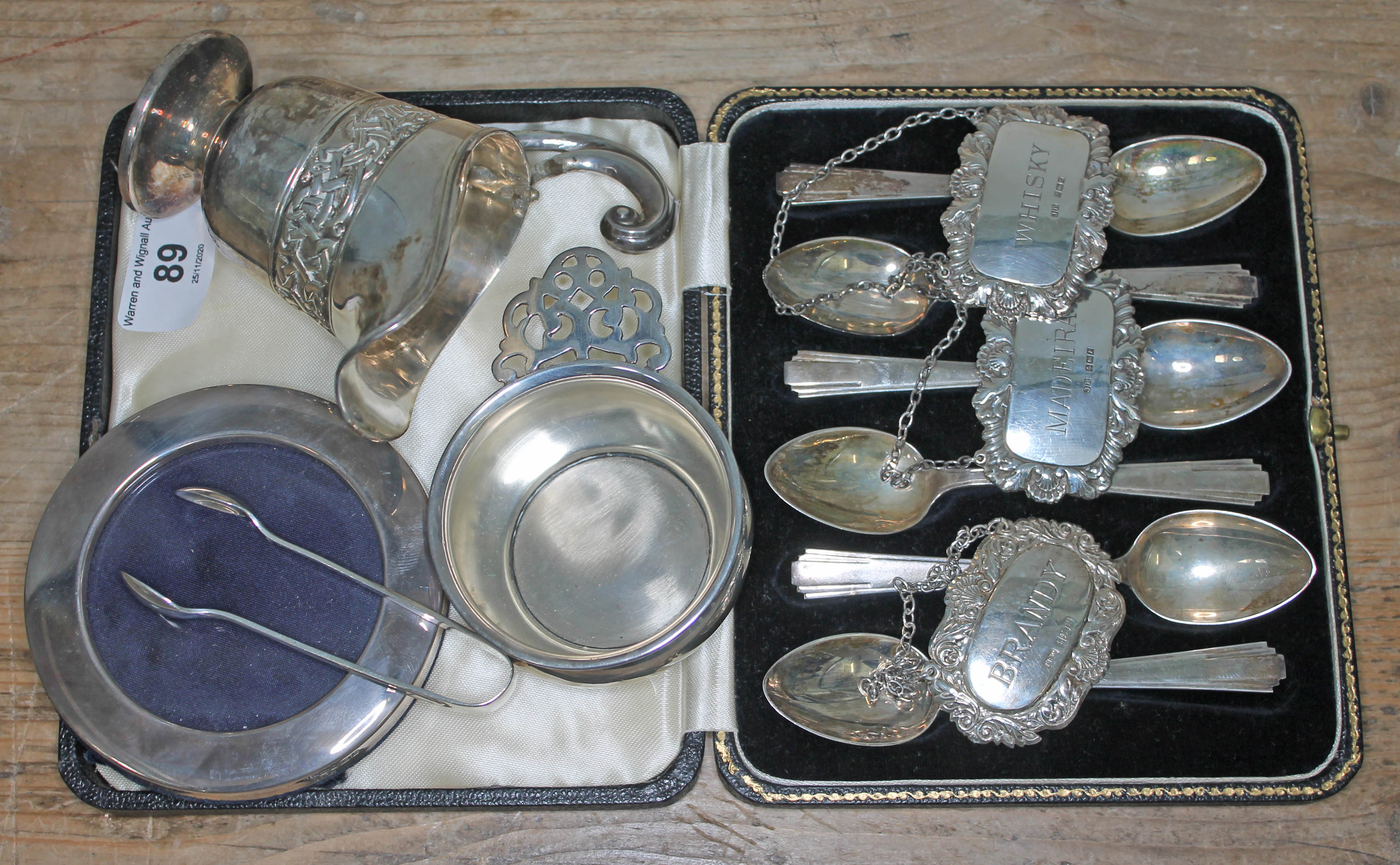 A mixed lot of hallmarked silver comprising a cased set of Art Deco style teaspoons, three