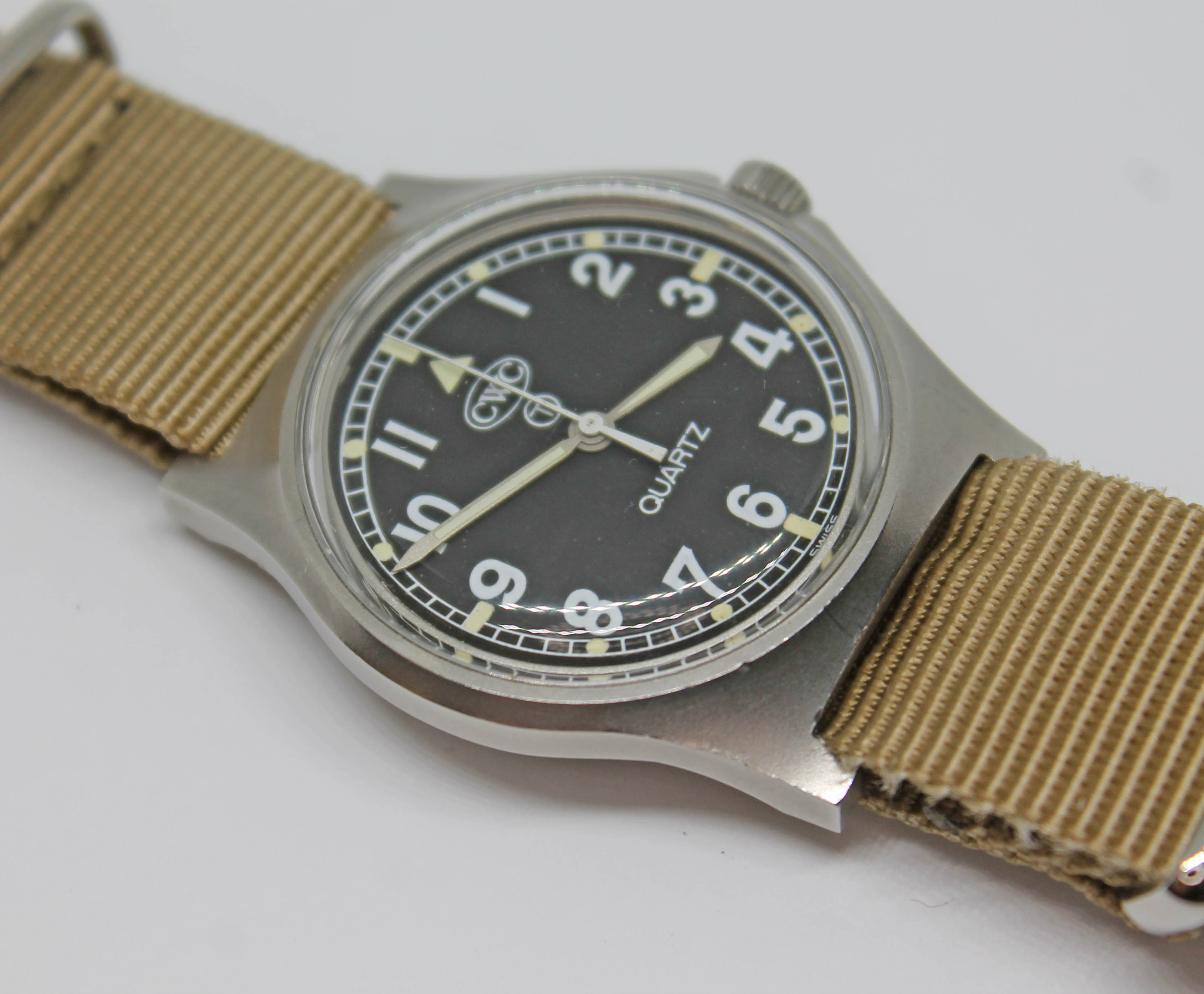 A 1980 CWC British military issue stainless steel quartz wristwatch, the signed black dial having - Bild 8 aus 9