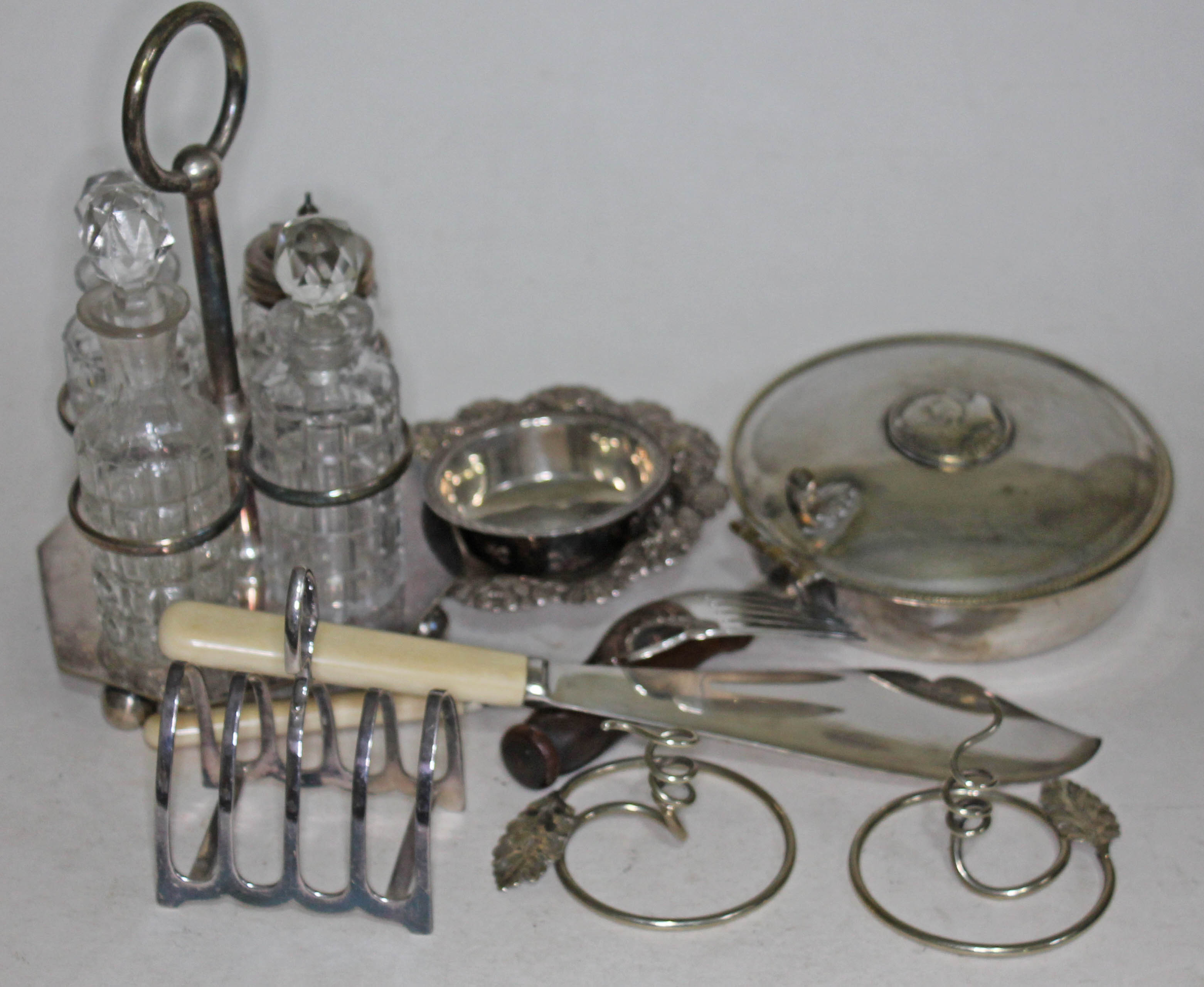 Varios EPNS items including a cruet set with stand.