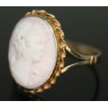 An Italian shell cameo ring, marked '750', cameo approx. 11mm x 15mm, marked '750', gross wt. 2.50g,