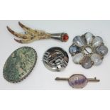 A mixed lot comprising a hallmarked silver grouse foot brooch, a moss agate cabochon brooch, a