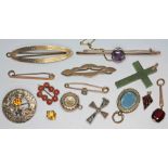 A mixed lot of jewellery including yellow metal, a nephrite jade crucifix pendant, a Scottish brooch