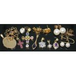 A mixed lot of 9ct jewellery including pendants, earrings etc, various marks, gross wt. 18.79g.