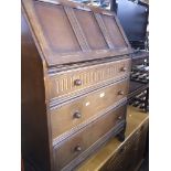 An oak bureau Catalogue only, live bidding available via our webiste. If you require P&P please read