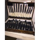 Oak canteen of cutlery Catalogue only, live bidding available via our webiste. If you require P&P