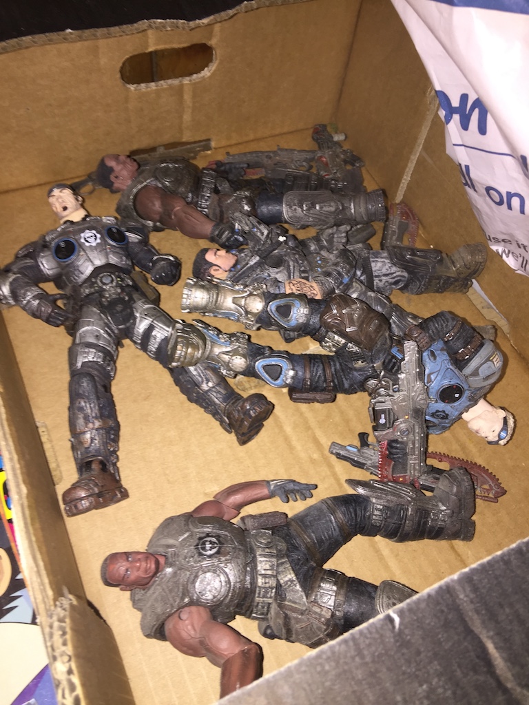5 Gears of War collectable soldier figures from 2006-2007 and 2008. Catalogue only, live bidding