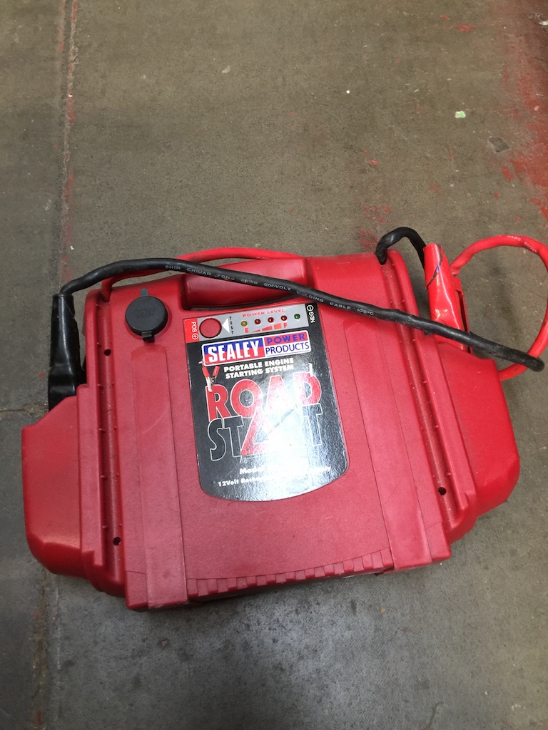 Sealey portable engine starting system, 12V. Catalogue only, live bidding available via our webiste.