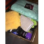 A box of car cleaning items. Catalogue only, live bidding available via our webiste. If you