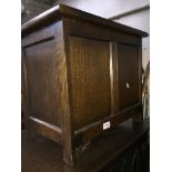 A small oak lift top box Catalogue only, live bidding available via our webiste. If you require P&