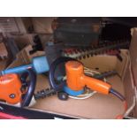 A box of hedge cutters - 3 Catalogue only, live bidding available via our webiste. If you require