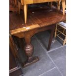 An oak drop leaf dining table Catalogue only, live bidding available via our webiste. If you require