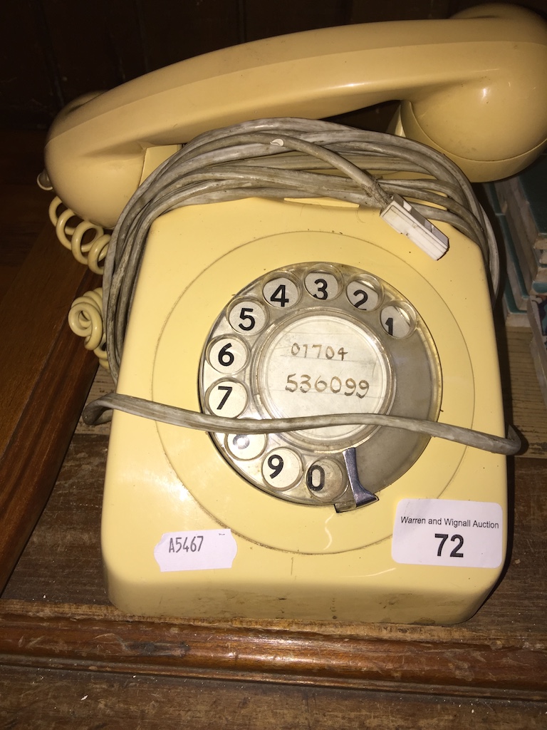 A vintage cream bakelite telephone. Catalogue only, live bidding available via our website, if you