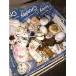 Box of ceramic trinket boxes etc. Catalogue only, live bidding available via our website, if you