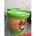 2 X 5L tubs of red cedar timber care. Catalogue only, live bidding available via our website, if you