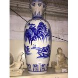 Large modern Chinese vase Catalogue only, live bidding available via our website, if you require P&P