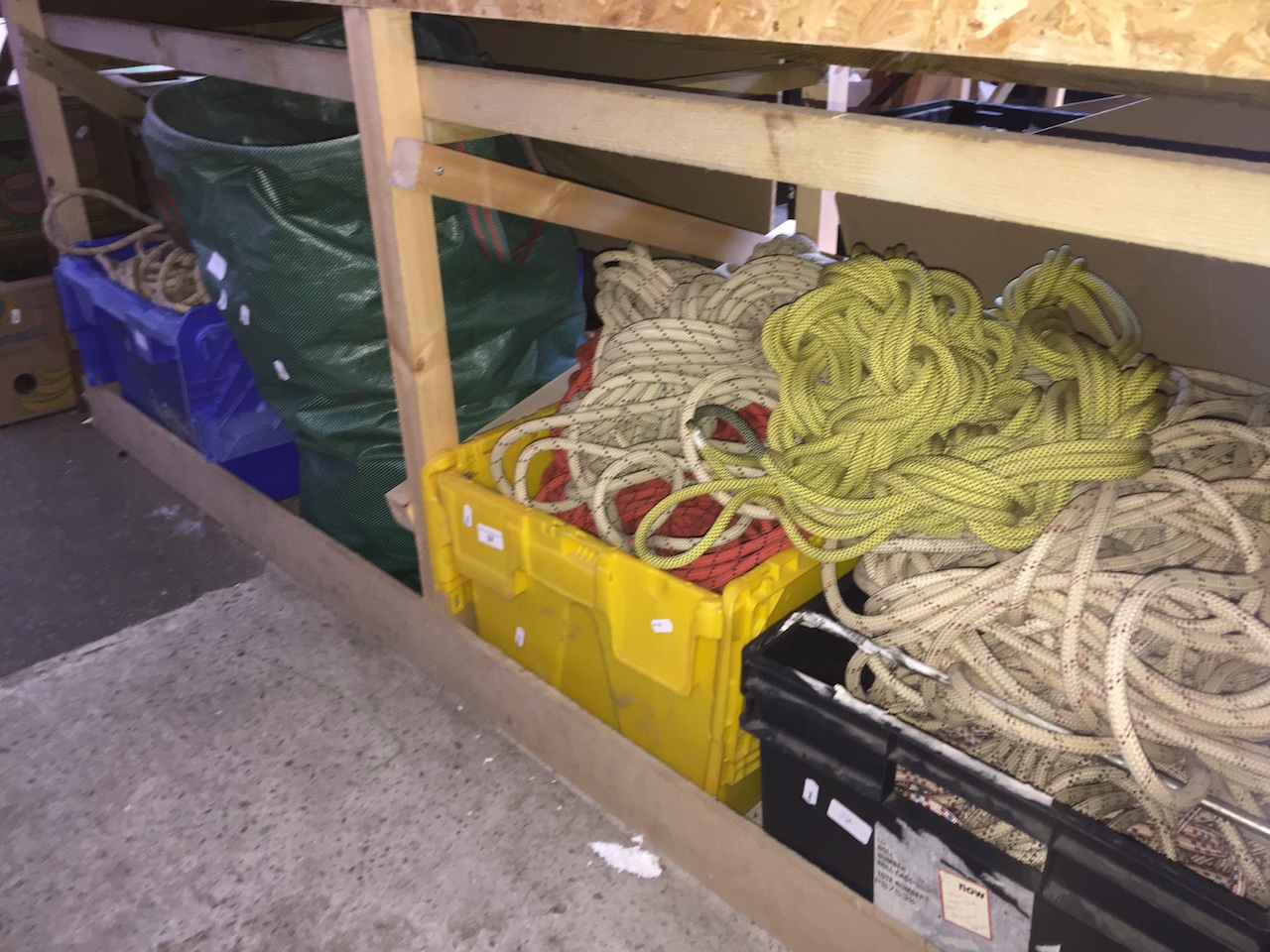 3 boxes and 1 bag of climbing rope - AF - with no safety guarantee. Catalogue only, live bidding