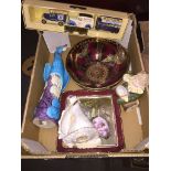 Box with Chinese bird, Crown Devon Fieldings lustre bowl (cracked) etc. Catalogue only, live bidding