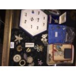 Various costume jewellery etc. Catalogue only, live bidding available via our website, if you