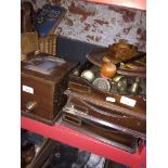 A tray of collectables, etc. Catalogue only, live bidding available via our website, if you