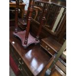 An Edwardian inlaid mahogany dressing table. Please note, lots 1-1000 are not available for live