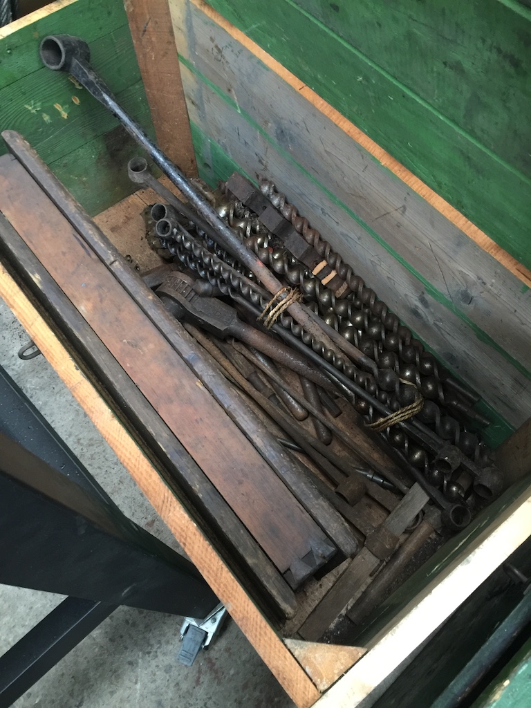 A large wooden trunk containing large twist drills. Please note, lots 1-1000 are not available for