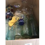 A box of misc bottles and 5 Babycham glasses. Please note, lots 1-1000 are not available for live