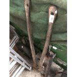 A set of 36" bolt croppers Please note, lots 1-1000 are not available for live bidding on the-