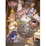A box of mixed pottery ornaments, etc. Please note, lots 1-1000 are not available for live bidding
