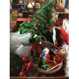 A box of Christmas decorations/items Please note, lots 1-1000 are not available for live bidding