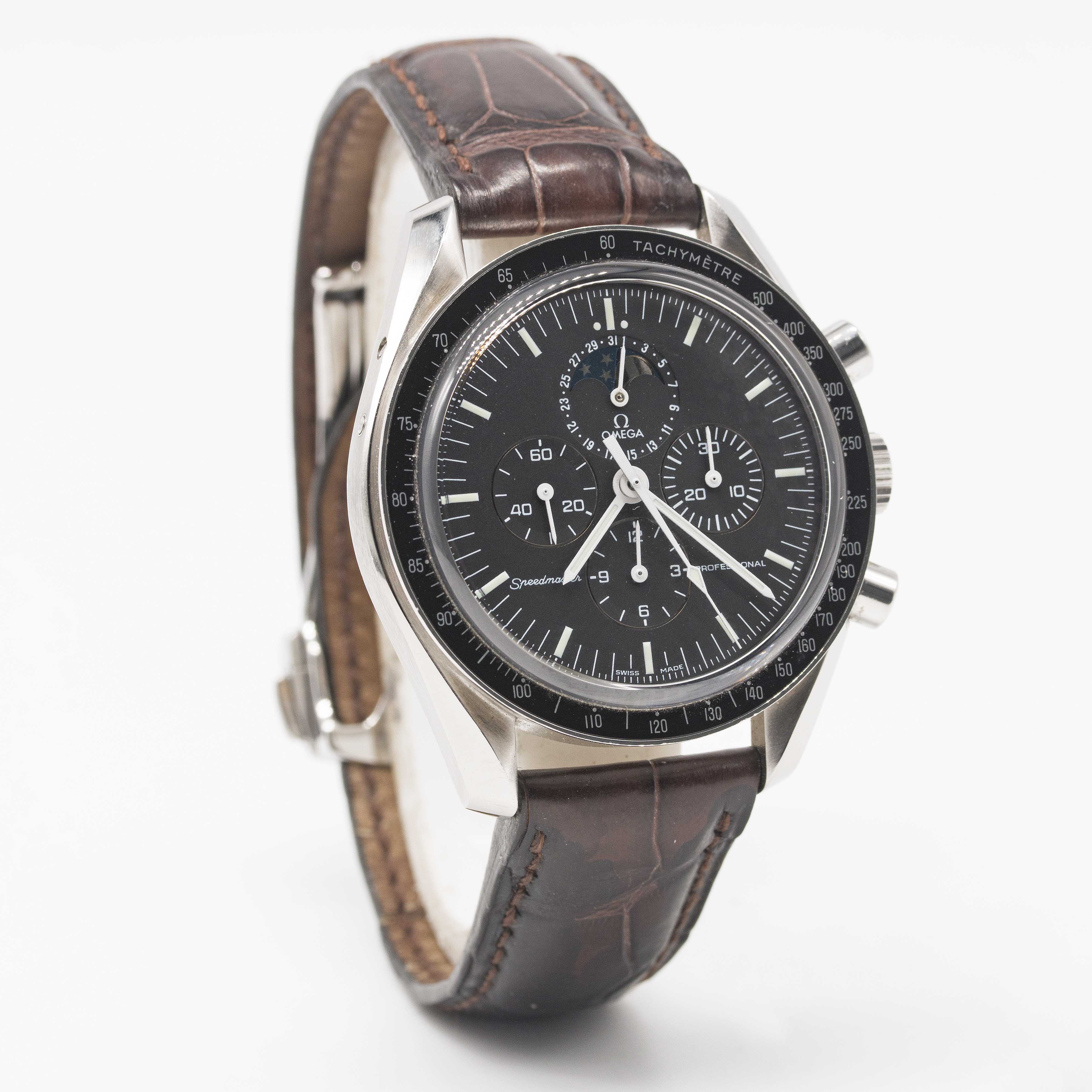 A GENTLEMAN'S STAINLESS STEEL OMEGA SPEEDMASTER PROFESSIONAL MOONPHASE CHRONOGRAPH WRIST WATCH CIRCA - Image 4 of 6