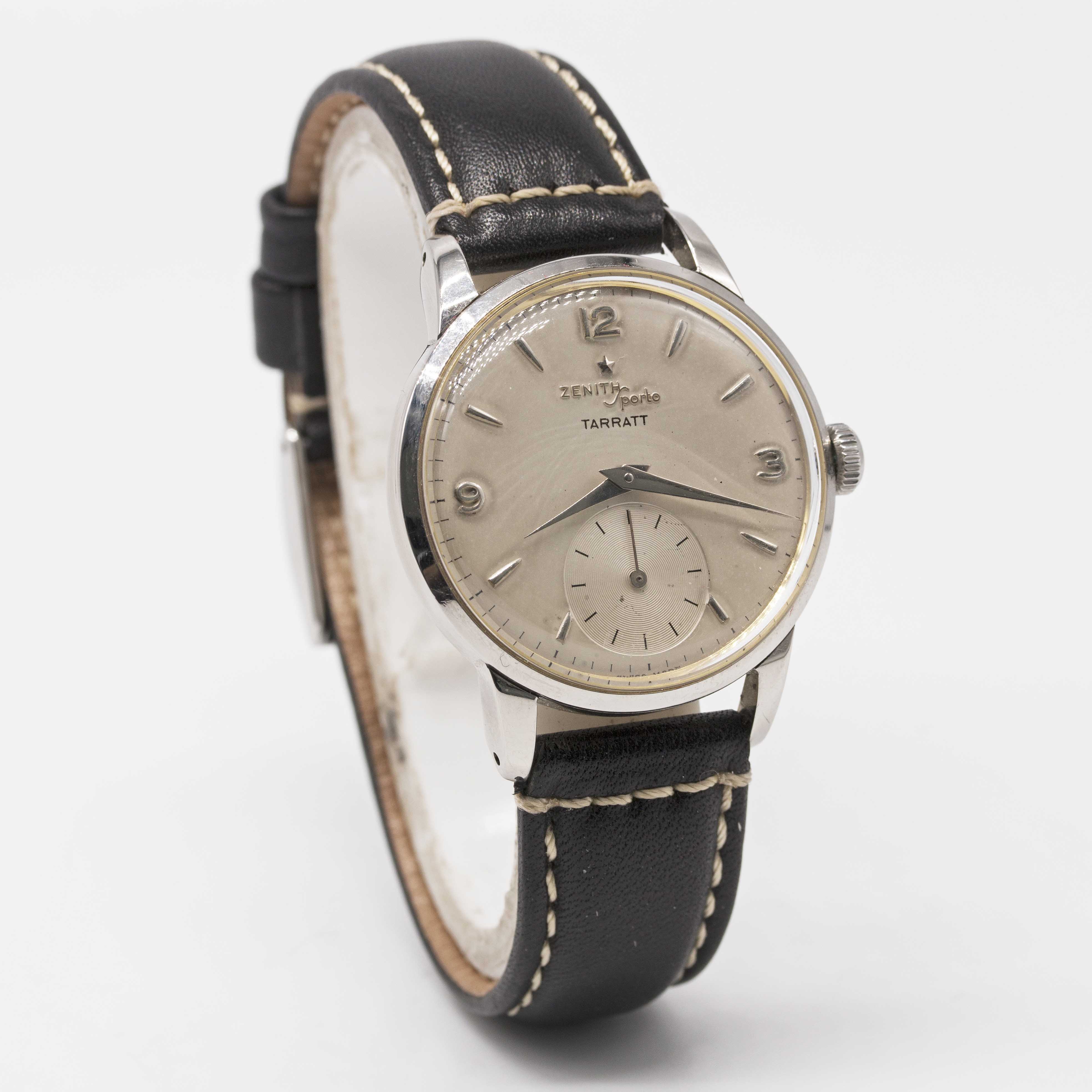 A GENTLEMAN'S STAINLESS STEEL ZENITH SPORTO WRIST WATCH CIRCA 1960, RETAILED BY TARRATT WITH CO- - Image 4 of 8