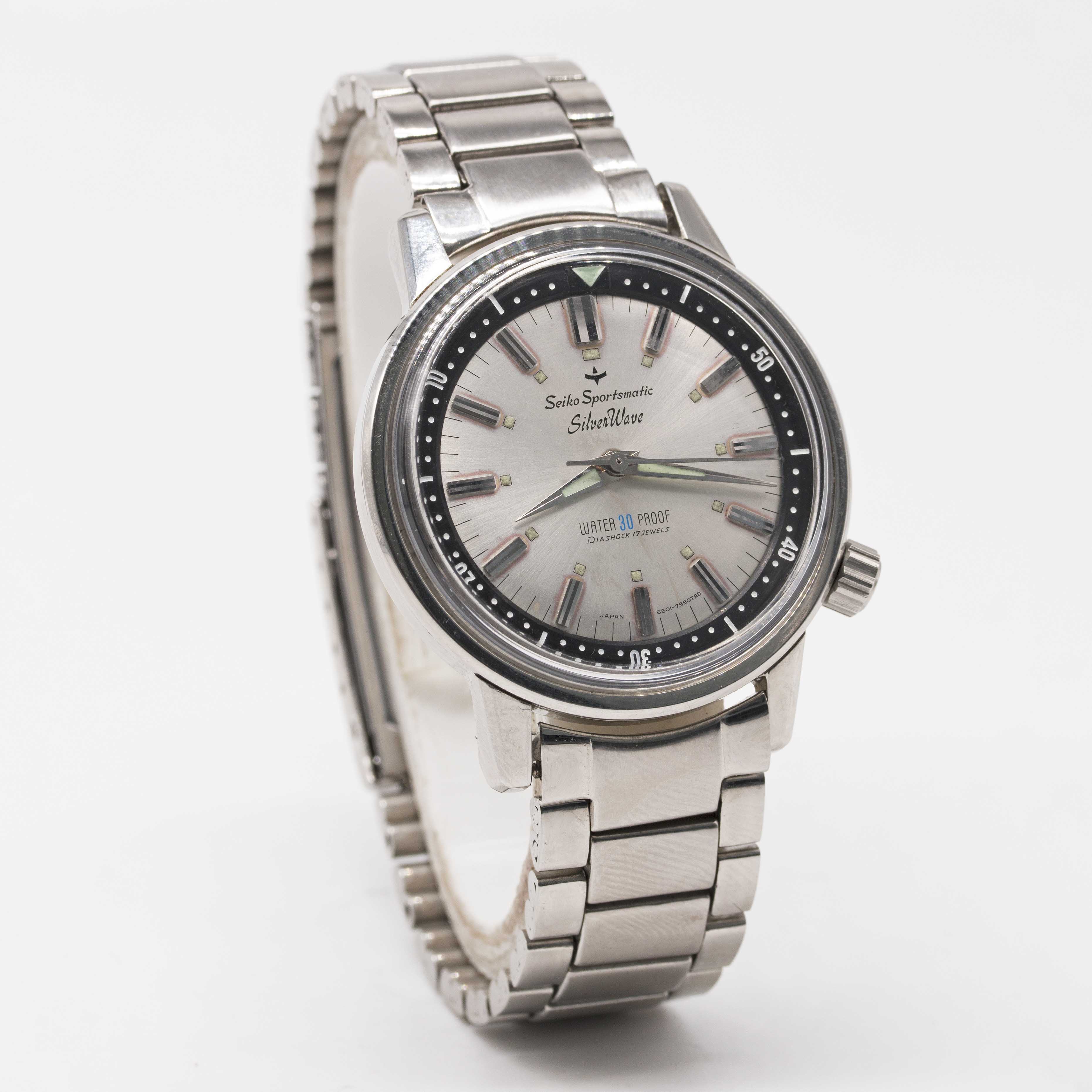 A GENTLEMAN'S STAINLESS STEEL SEIKO SPORTSMATIC SILVERWAVE AUTOMATIC DIVERS BRACELET WATCH CIRCA - Image 4 of 7