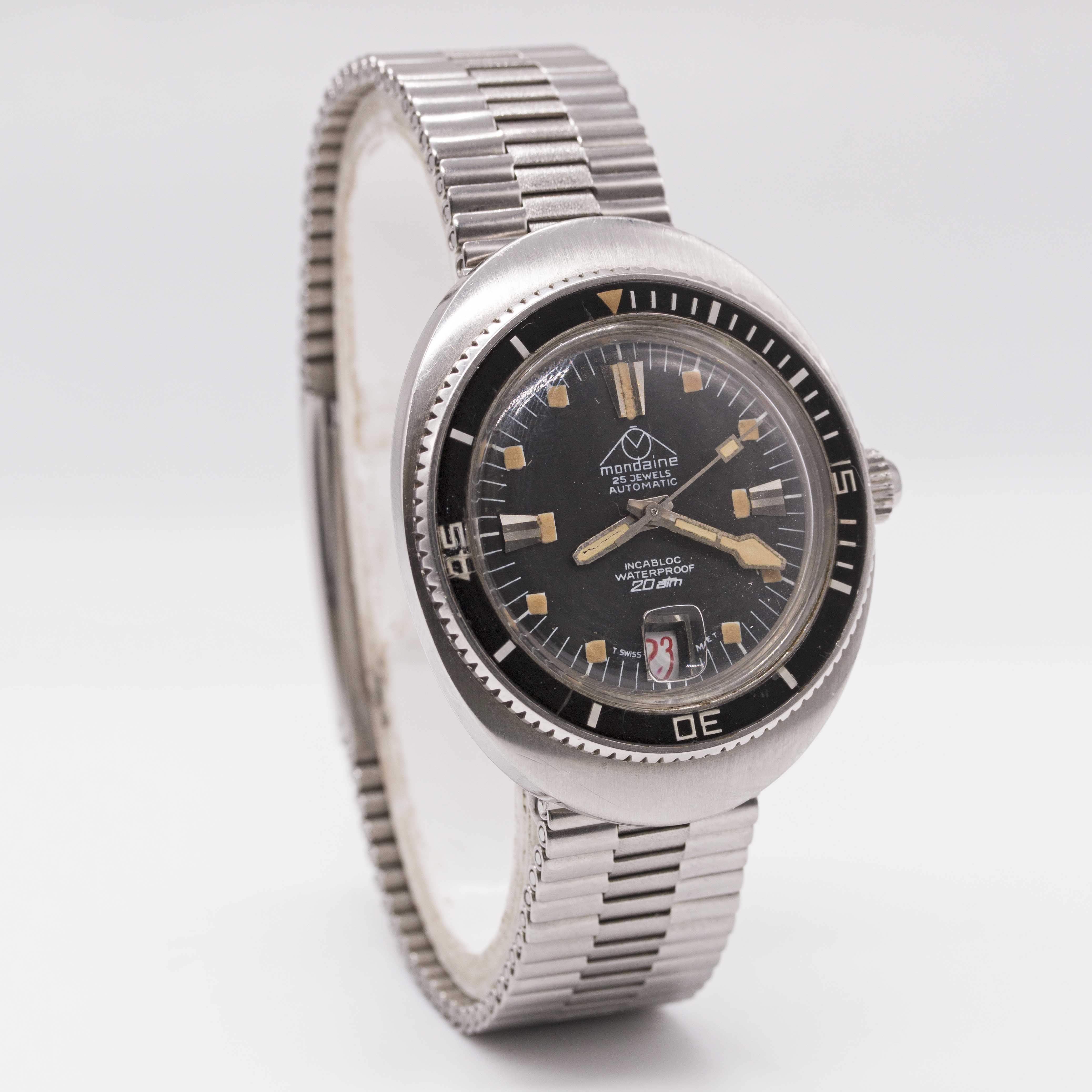 A GENTLEMAN'S STAINLESS STEEL MONDAINE AUTOMATIC DIVERS BRACELET WATCH CIRCA 1970, WITH "SERPENT" - Image 3 of 7