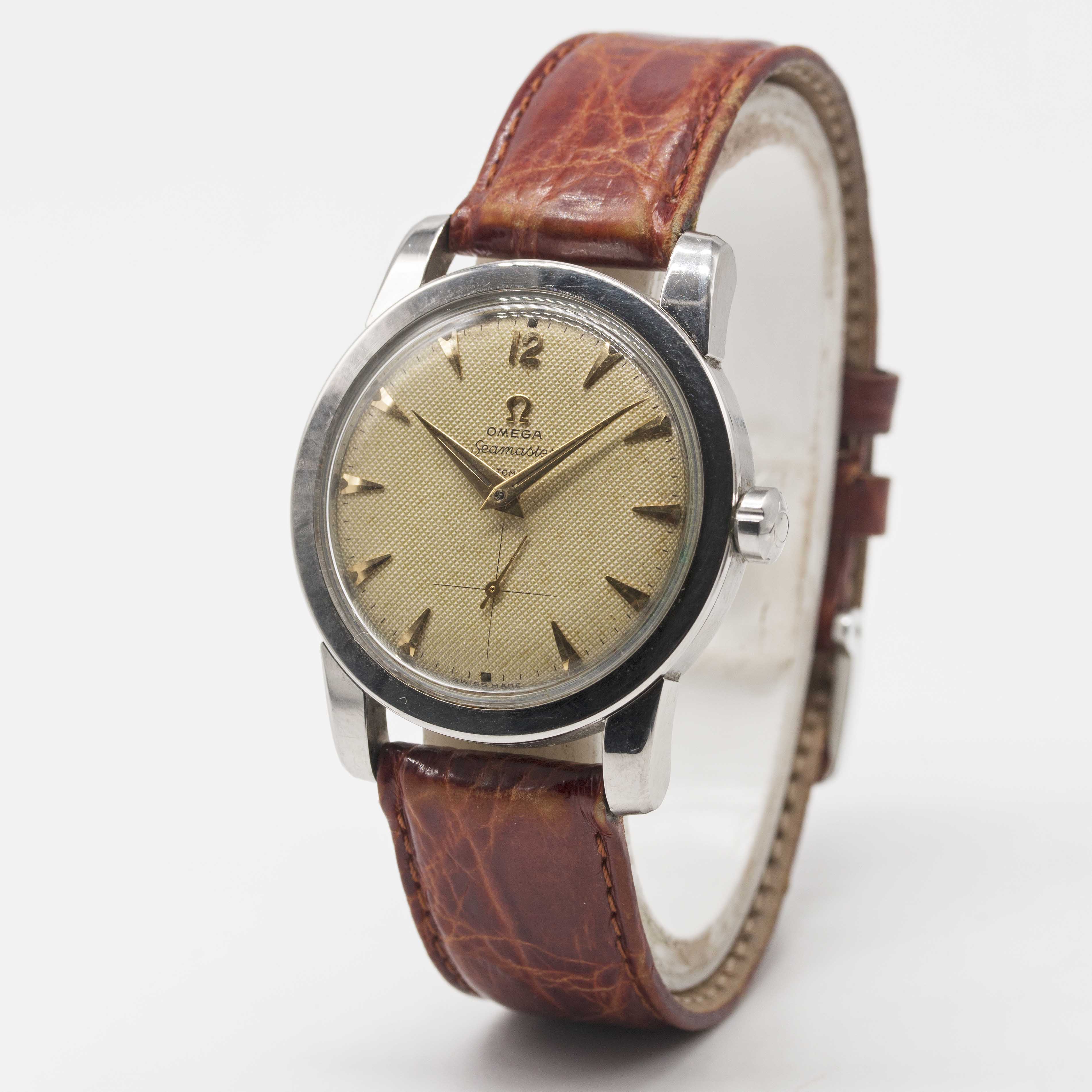 A GENTLEMAN'S STAINLESS STEEL OMEGA SEAMASTER AUTOMATIC WRIST WATCH CIRCA 1953, REF. 2576-6 WITH " - Image 3 of 6