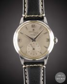 A GENTLEMAN'S STAINLESS STEEL ZENITH SPORTO WRIST WATCH CIRCA 1960, RETAILED BY TARRATT WITH CO-