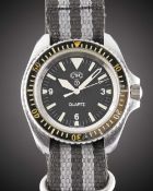 A RARE GENTLEMAN'S STAINLESS STEEL BRITISH MILITARY ROYAL NAVY CWC QUARTZ DIVERS WRIST WATCH DATED