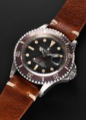 A RARE GENTLEMAN'S STAINLESS STEEL ROLEX OYSTER PERPETUAL DATE "RED WRITING" SUBMARINER WRIST