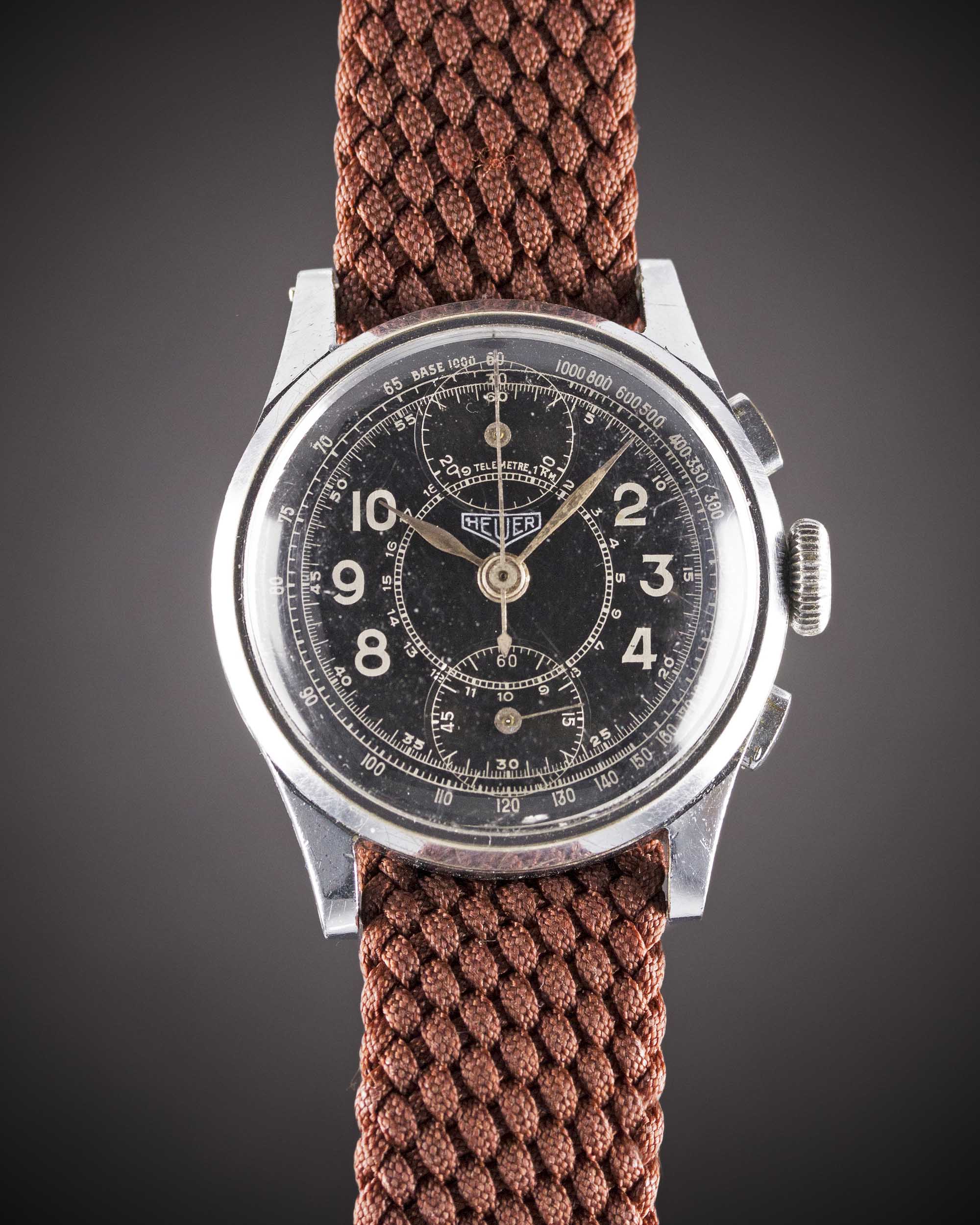 A GENTLEMAN'S HEUER "UP & DOWN" PILOTS CHRONOGRAPH WRIST WATCH CIRCA 1940, WITH GLOSS BLACK GILT