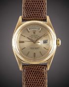 A GENTLEMAN'S 18K SOLID GOLD ROLEX OYSTER PERPETUAL DAY DATE WRIST WATCH CIRCA 1960, REF. 1803